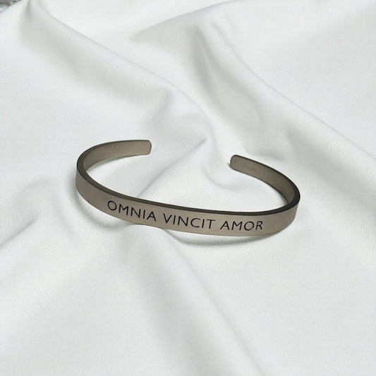 Mantra-Armreif "OMNIA VINCIT AMOR"