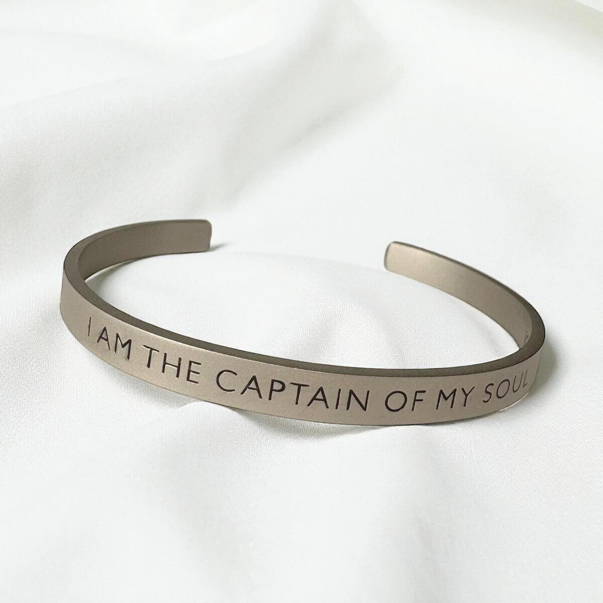Mantra-Armreif "I´M THE CAPTAIN OF MY SOUL"