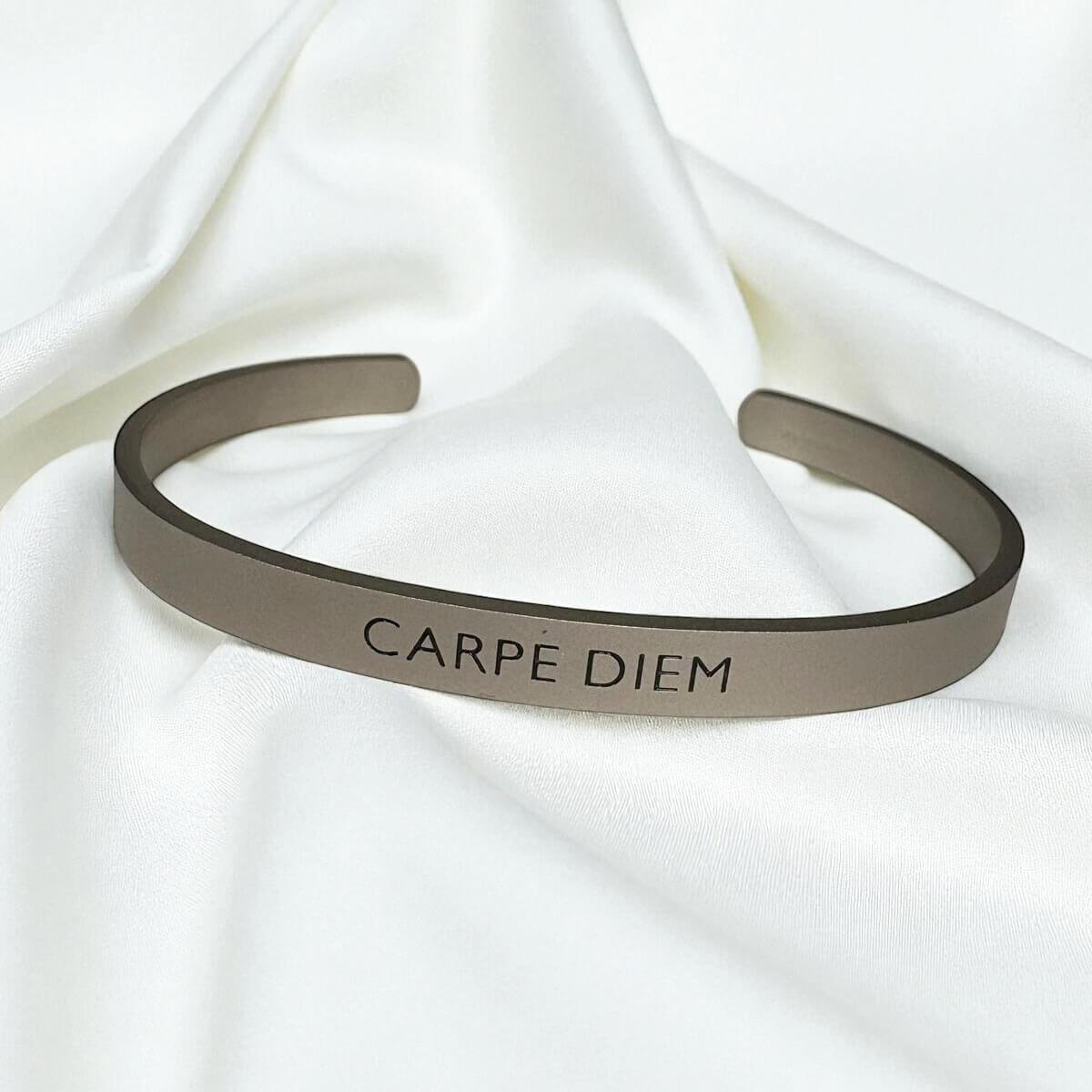 Mantra-Armreif "CARPE DIEM"