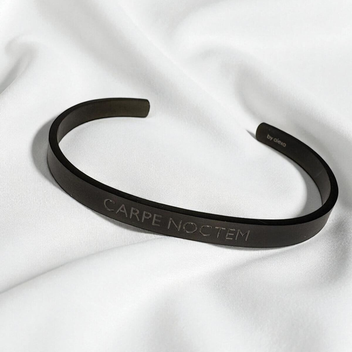 Mantra-Armreif "CARPE NOCTEM"